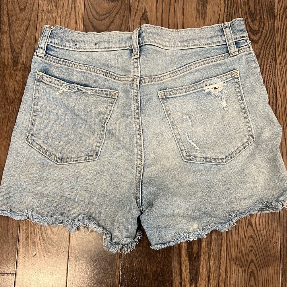 High Rise Gap Shorts - Picture 2 of 4